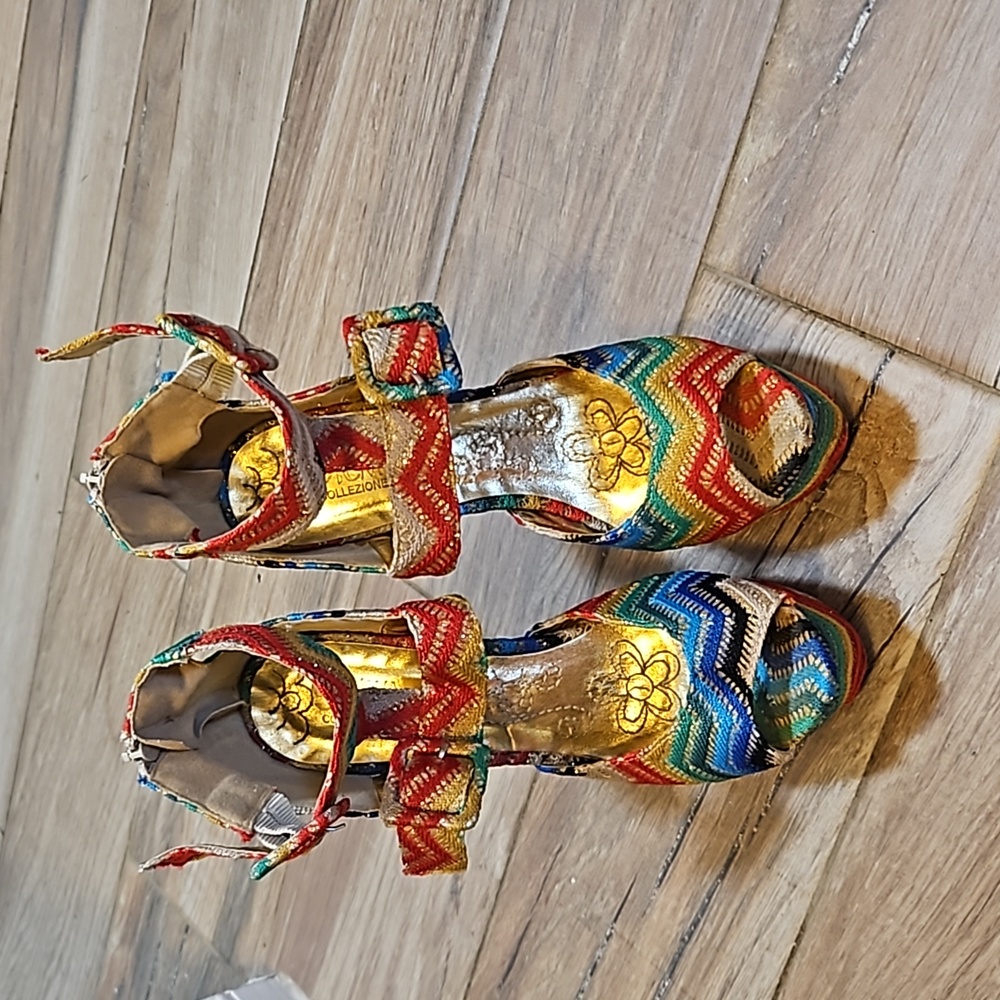 Mona Mia Collezione women's size 7 high heels